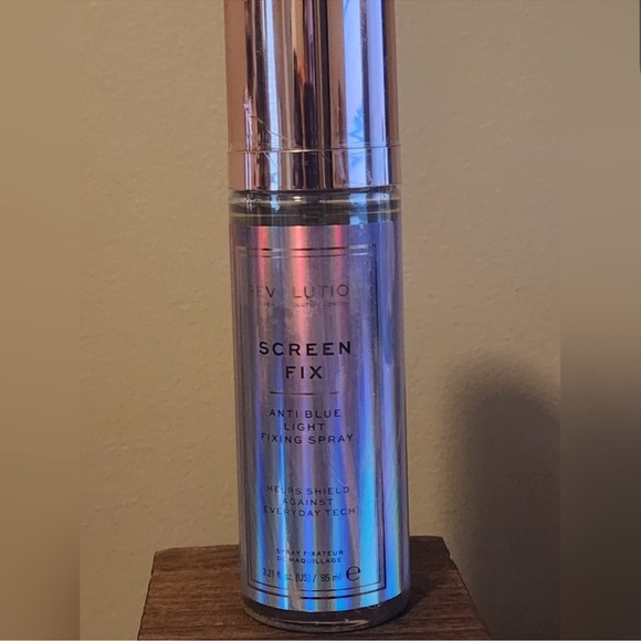 Revolution Screen Fix Anti Blue Light Fixing Spray | 3.21 fl oz / 95 mL | NEW - Picture 5 of 5